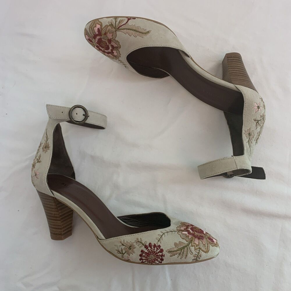🌻Floral Embroidered Women’s Heels - Picture 3 of 7